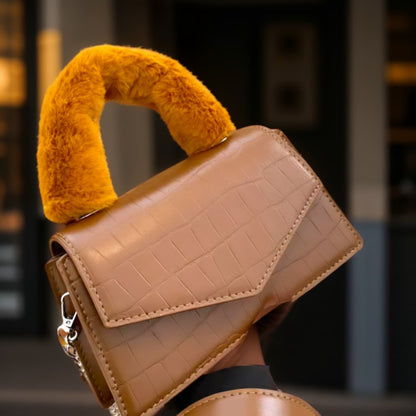 So clutch purse